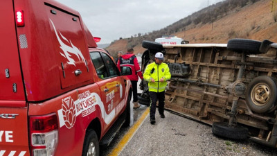 Malatya'da yolcu minibüs devrildi: Yaralılar var