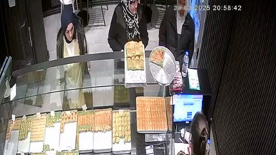 Sadaka kutusunu çalan şahıs kameraya yakalandı!