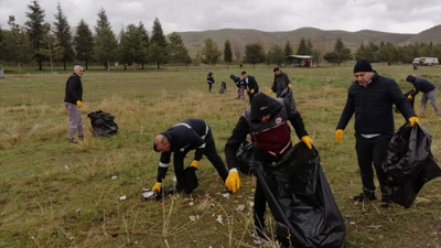 Göl değil atık deposu! Tam 7 ton çıkarıldı