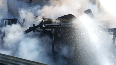 2 katlı ahşap ev küle döndü