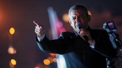 Özgür Özel masaya yumruğunu vurdu: Bu yoldan geri dönüş yok!