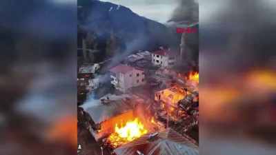 Camiden geriye duvarları ve minaresi kaldı