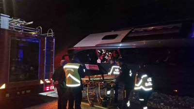 Portakal Çiçeği Karnavalı dönüşünde feci kaza! Yolcu otobüsü şarampole devrildi: 23 yaralı