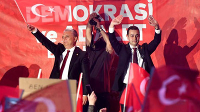 CHP Kurultayı'nda üç başkan adayından biri çekildi