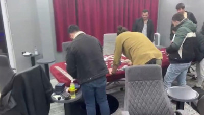 Beykoz’da 3 katlı villaya operasyon! Çok sayıda kişi suçüstü yapıldı