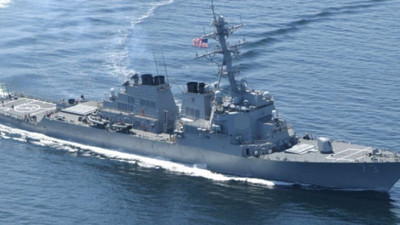 Husiler Kızıldeniz'de ABD donanmasına saldırdı
