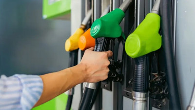 Sürücüler bu gece yarısı ters köşe olacak! Akaryakıt istasyonuna gidecekler 'başımıza taş yağacak' diyecek