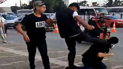 Adana’da parkta tekme ve yumruk kavgası