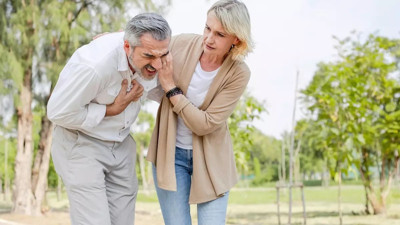 Kalp krizi anında hayat kurtaran basit adım! Uzmanlar açıkladı