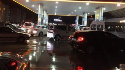 Akaryakıtta bu gece yarısı olanlara kimse inanamayacak. Bugün benzine 2.15 TL indirim yapıldı