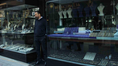 Altın skandalı: İzmir'de kuyumcular vitrinleri kararttı