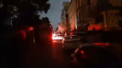 Sancaktepe'de uçan çatı elektrik tellerini kesti