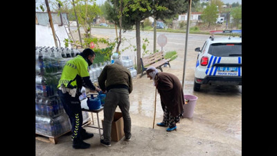 Adıyaman’da polislerin şefkati: Yürekleri ısıttı