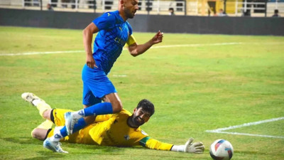 Yasin Öztekin krallık tahtına oturdu. Yıllara meydan okuyan bir tarzı var