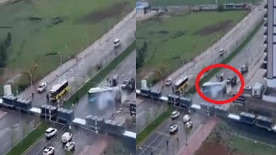 Hemzemin geçitte korku dolu anlar! Belediye otobüsü ile çarpıştı