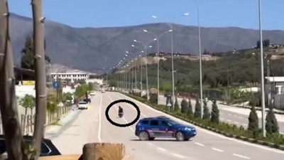 Hatay’da jandarmadan kaçan Motosikletli TikTok’ta kendini ele verdi! Ters yönün bedeli ağır oldu