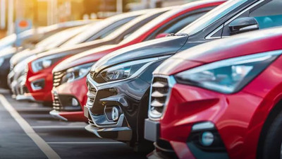 Araç almanın tam zamanı... Sıfır ve 2. el otomobil fiyatları uçuşa geçecek!