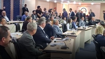 AKP'lileri kızdıran isim değişikliği! Salonu terk ettiler...