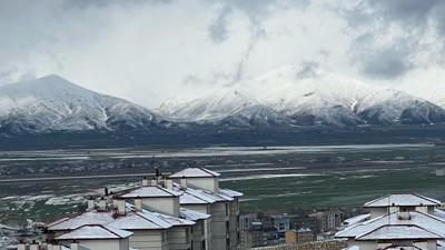 Hakkari'de köy yolları ulaşıma kapandı