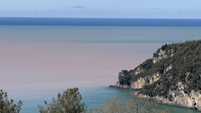 Kar ve yağmur yağdı Bartın’da denizin rengi çamura döndü!