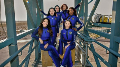 Altı kadından oluşan mürettebat ilk uzay uçuşunu tamamladı! Sadece 8 dakika sürdü