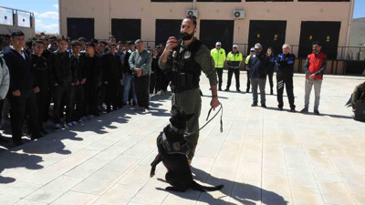 Çocuklar, polislerle bir araya geldi