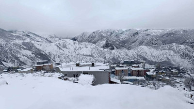 Nisan’da kış geri geldi! Şırnak’ta lapa lapa kar yağdı
