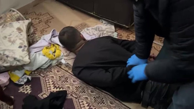 Adana'da uyuşturucuyu satamadan yakalandı