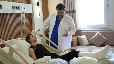 Ayak parmağını elinde taşıyacak! Türk doktorundan hayat dokunuşu