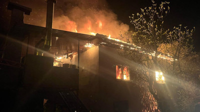 Antalya’da 2 katlı ev alev alev yanıp küle döndü