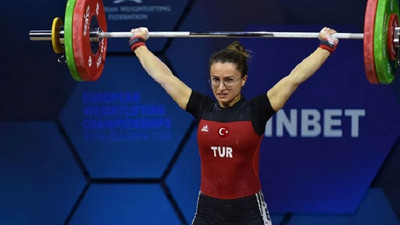 Milli halterci Aysel Özkan Avrupa ikincisi oldu