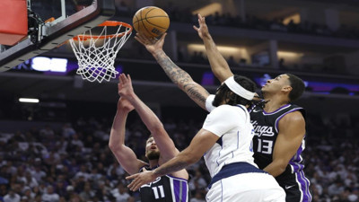 Dallas Mavericks, Sacramento Kings'i devirdi