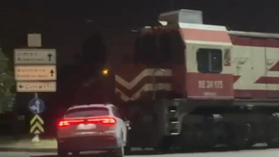 İzmir’de hemzemin geçitte korku dolu anlar! Yürekleri ağza getirdi