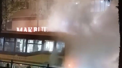 Belediye otobüsünde arıza paniği! Çevreyi dumanlar kapladı