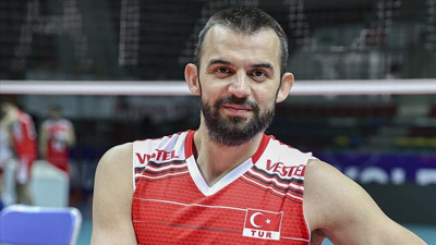 Voleybolcu Arslan Ekşi kariyerini sonlandırdı