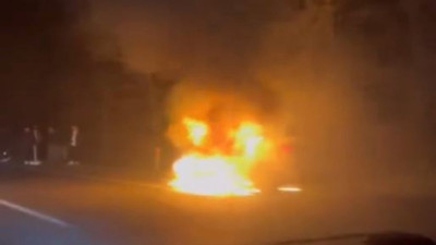 Bursa'da seyir halindeki otomobil alev topuna döndü!