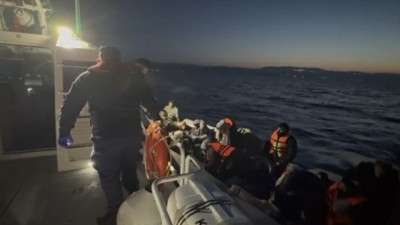 Ayvacık’ta kaçak göçmen operasyonu: 12'si çocuk 29 kişi lastik botta yakalandı!