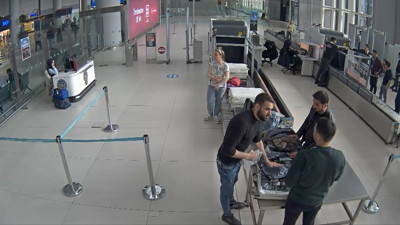 İstanbul Havalimanı’nda kaçakçılık operasyonu: Valizden vizon kürkten spor ayakkabıya neler çıktı neler!