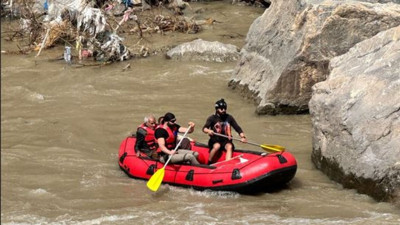 AFAD’dan Zap Suyu’nda nefes kesen operasyon: Mahsur kalan 4 kişi kurtarıldı!