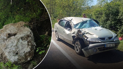 Seyir halindeki otomobile kaya düştü: Aralarında çocukların olduğu 5 yaralı var