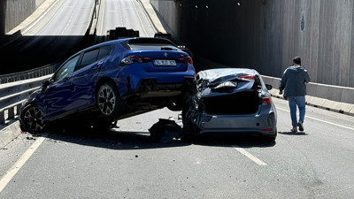 Beylikdüzü’nde zincirleme kaza: 6 araç kazaya karıştı: 3 kişi yaralandı