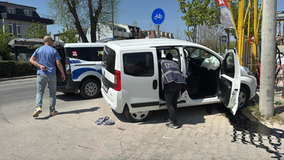 Eskişehir’de polisten kaçış kaza ile bitti: 2’si kadın 3 kişi gözaltına alındı