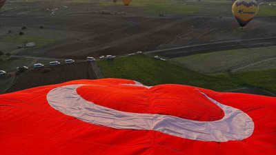 23 Nisan kutlamaları gökyüzünde şölen oluşturdu