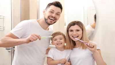 Ailece sağlıklı bir alışkanlık: Çürüksüz dişler için ebeveyn dokunuşu!