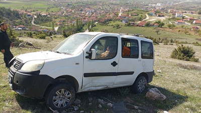 Otomobil şarampole yuvarlandı: 2 yaralı