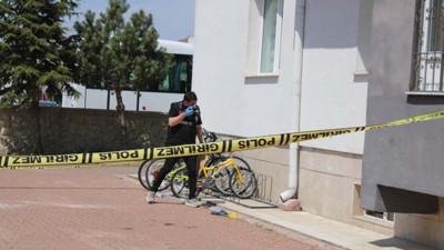 Kayseri'de cam silerken 4’üncü kattan düştü