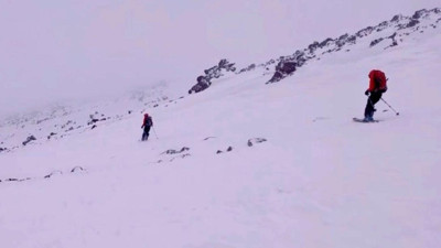 Ağrı Dağı’nın zirvesinde kayak keyfi