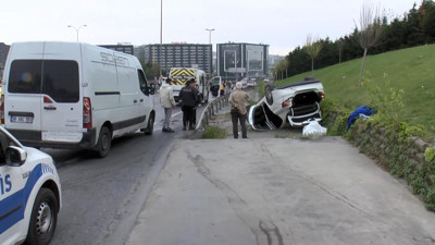 İstanbul D-100'de kaza zinciri: 1 araç ters döndü: Yaralı var