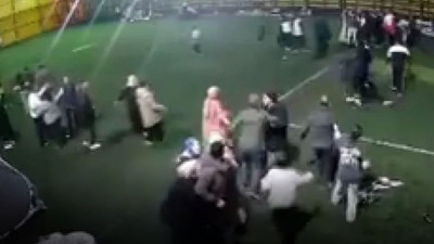 Depremi unutup kavgaya tutuştular! Geceyi halı sahada geçireceklerdi...