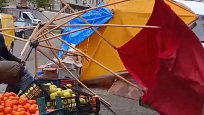 Artvin’de fırtına ortalığı savaş alanına çevirdi!